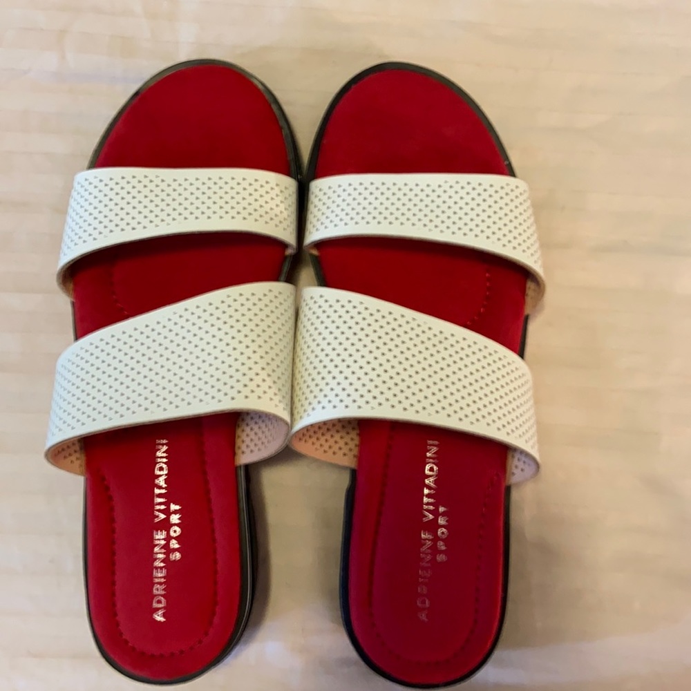 NWOT Adrienne Vittadini wedge slides